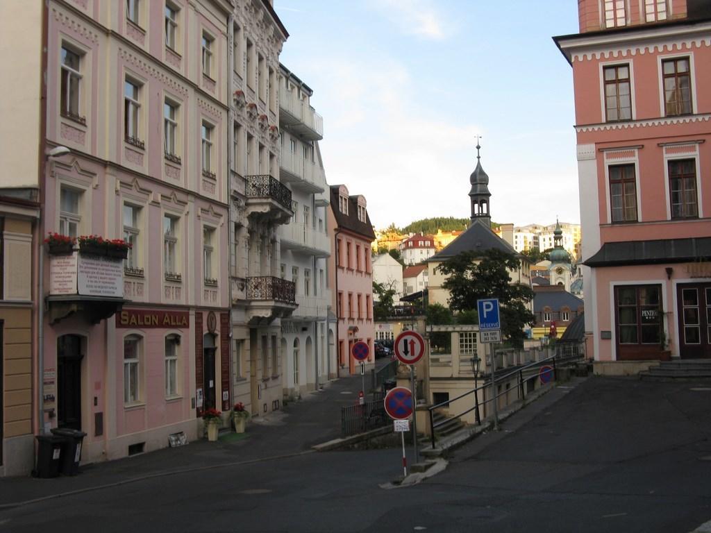 Asila Hotel Karlsbad Buitenkant foto